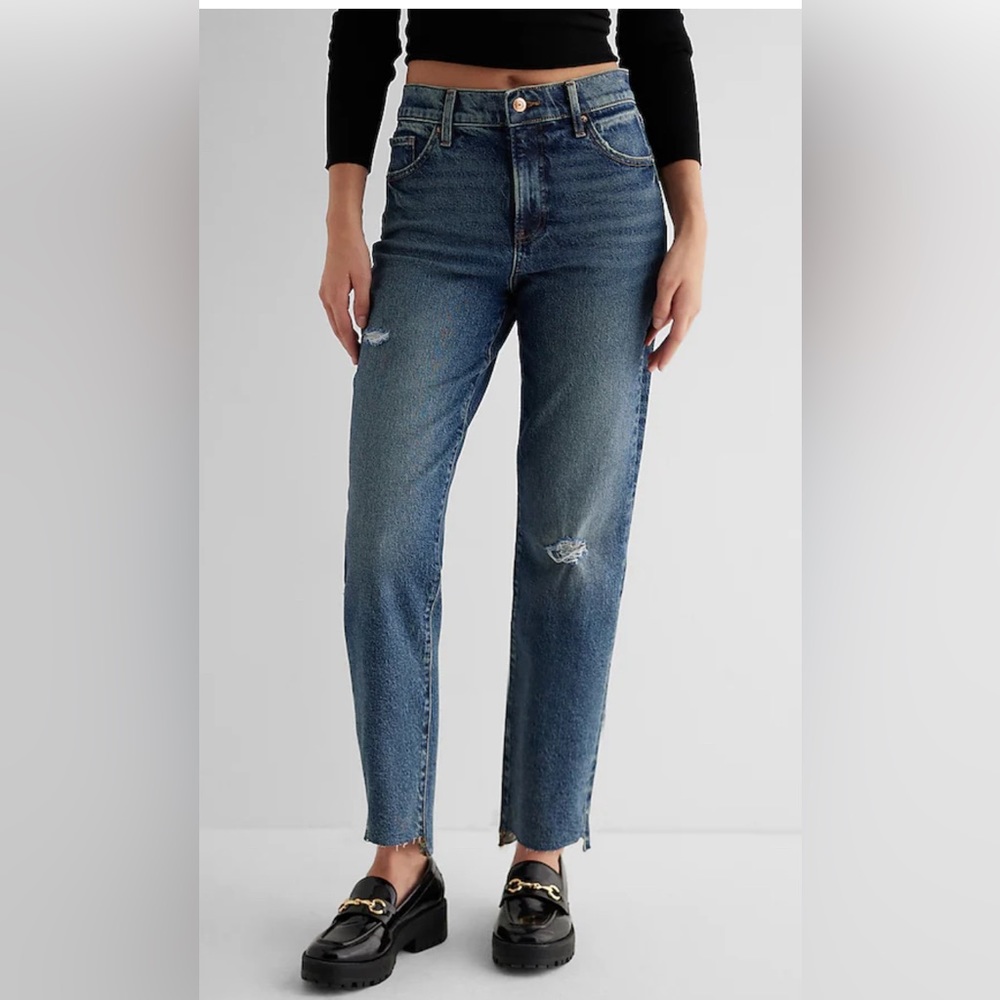 NWT Express High Waisted Medium Wash Ripped Raw Hem Straight Ankle Jeans Size 2R